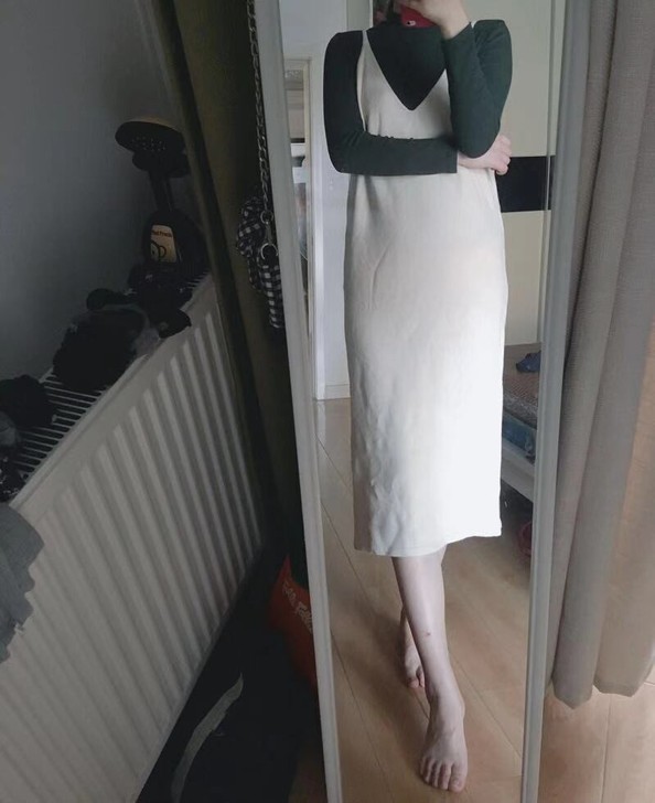 针织背带裙，也是广州买的，特价出