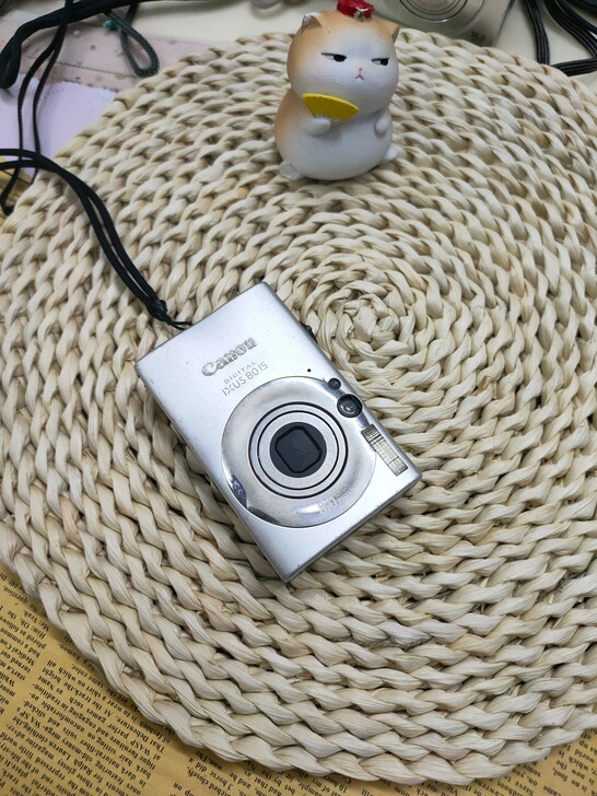 佳能相机，CCD网红机，型是iXus80i...