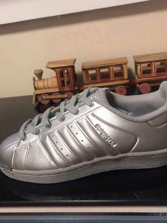 阿迪达斯 银色 superstar系列  ...