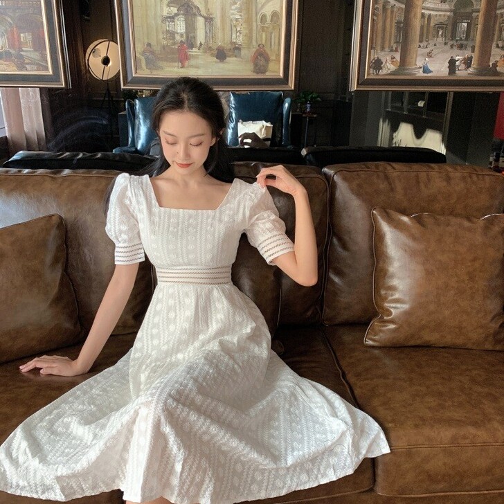 只穿过一次,不喜欢穿裙子,而且今年胖了肯定...