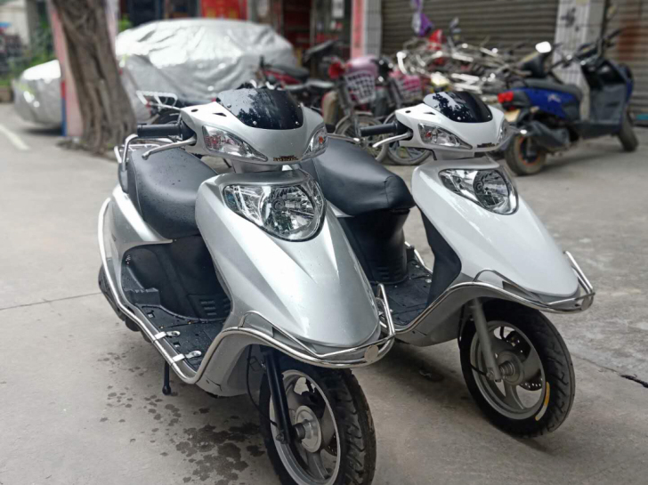 出售二手本田三代小公主踏板摩托车，几乎全新...