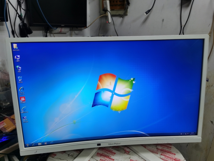 40台优威派克32寸曲面一体机，送TT55...