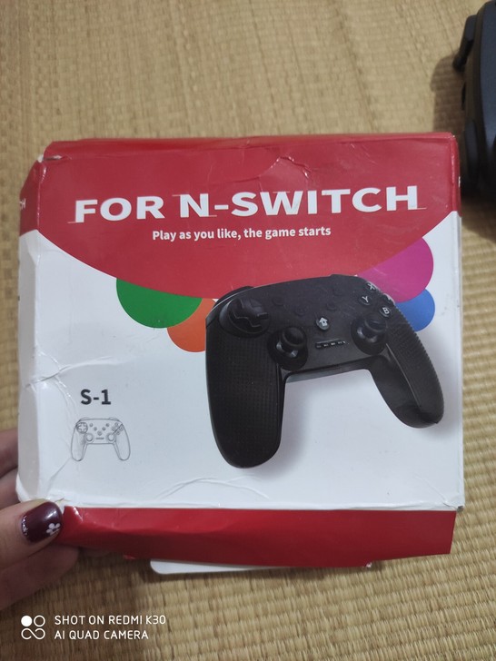 游戏手柄一个 手机电脑通用 看好了无适配器...