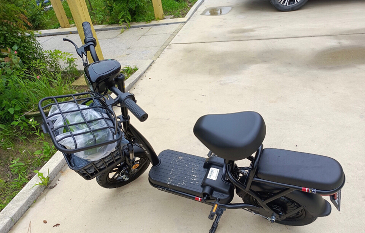 哈啰棒途,雅迪电动车莱石墨烯超长续航电动轻...