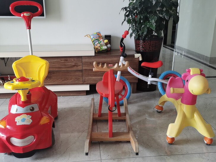 出娃的玩具，小毛驴15，宜家摇摇马50，凤...