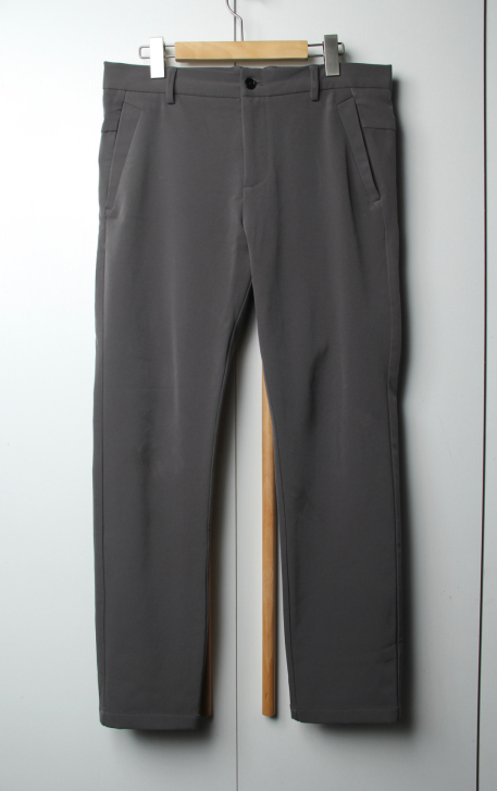 【URBAN REVIVO 抗皱西装直筒裤...