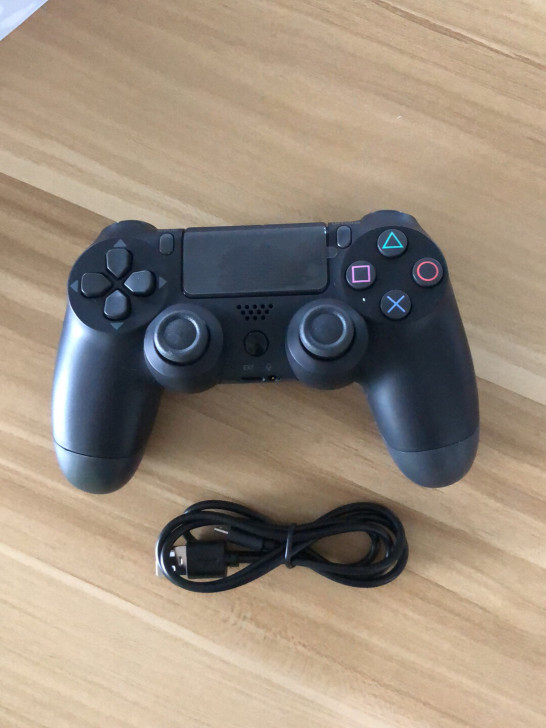 PS4无线游戏手柄 只有黑色 全新 50包邮