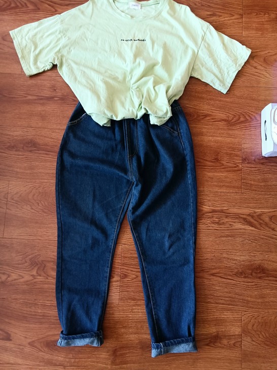 女士牛仔裤，九成新，120-130可穿！一...