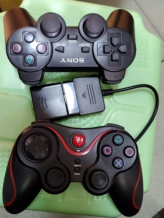 ps2原装无线手柄和ps3三方手柄