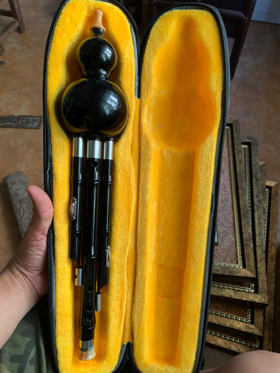 葫芦丝，品相很好。包装盒的拉链拉不上了