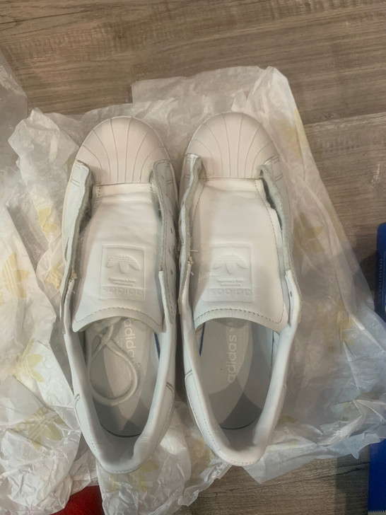 阿迪达斯三叶草情侣爱心小白鞋