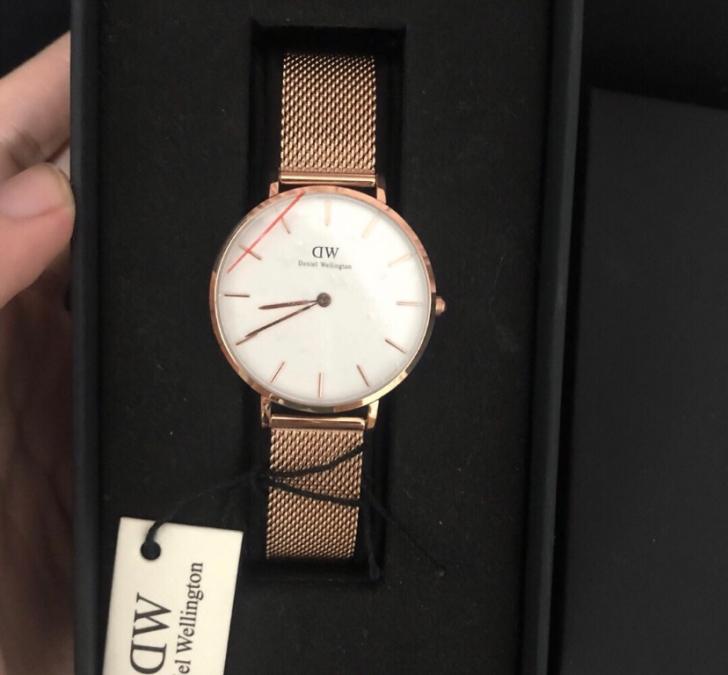 dw手表，手表专柜柜台买来的，还是全新的，...