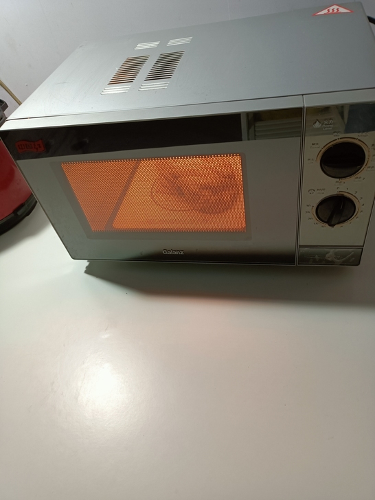 格兰仕微波炉中国红，型号照片上有，完好无修...