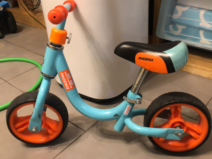 凤凰牌平衡车，8寸的，1-3岁小孩骑的，颜...