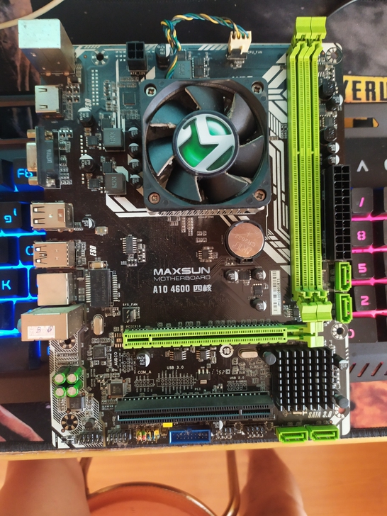 个人用的铭瑄 a10  4600m  主板...