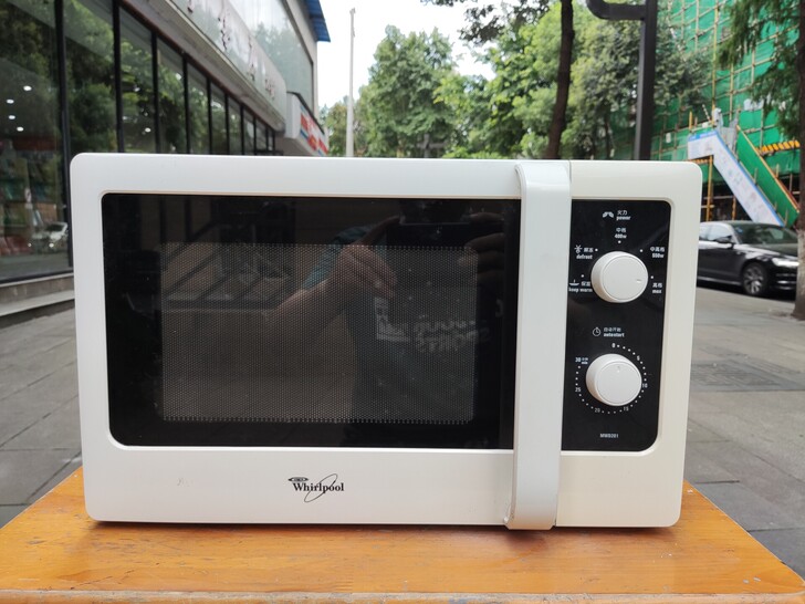 惠而浦微波炉，八成新，功能一切正常，小巧玲...