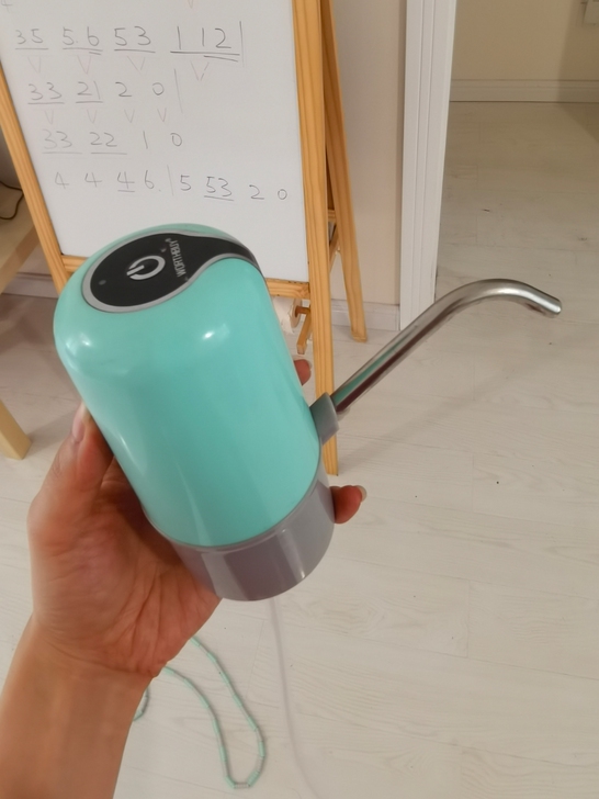 大桶水矿泉水自动出水泵，特别方便。基本全新...