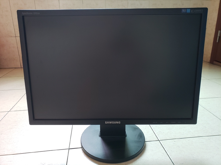 三星22英寸彩色显示器,质量非常好,无维修。