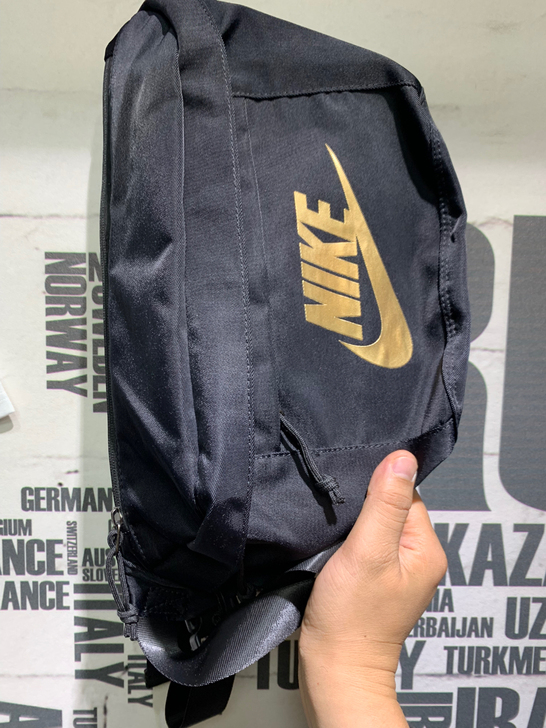 全新大胸包,腰包?胸包?全新啦反正。