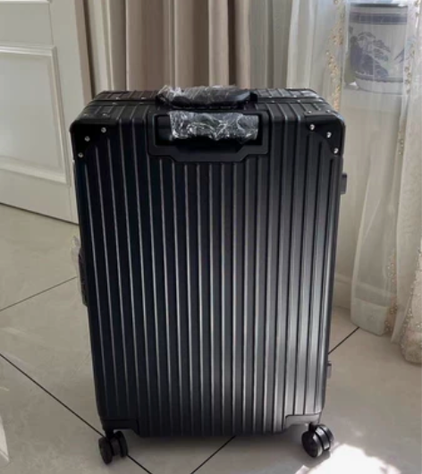 杰西度行李箱24寸 黑色全新 感兴趣的话点...