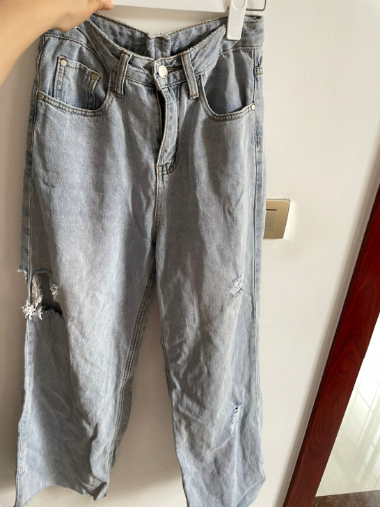 浅蓝色破洞拖地牛仔裤女