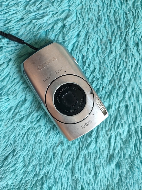 佳能高级卡片相机一个，型号ixus 300...