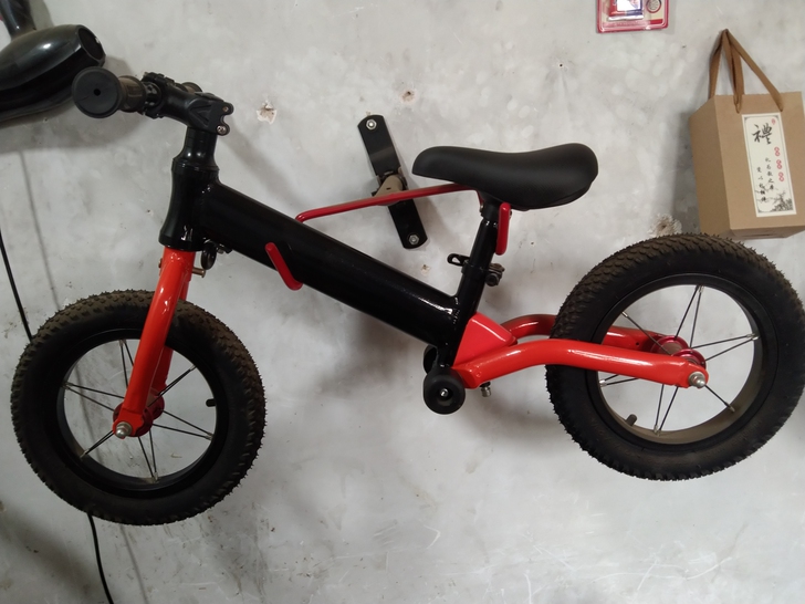 12寸儿童平衡车滑行车,铝合金车架,充气轮...