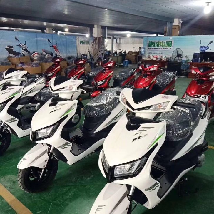 小踏板摩托车厂家直销,实体店经营,价格最低...