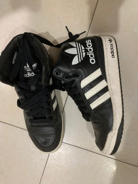 40.5码，偏小半码的，正常Adidas跑...
