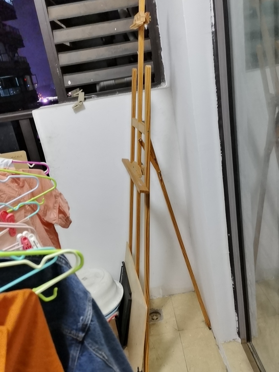 画板和画架八九成新，30元可以全部打包带走