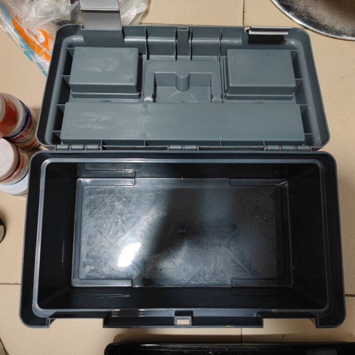 出画画工具 颜料箱 画架 用的都比较少...