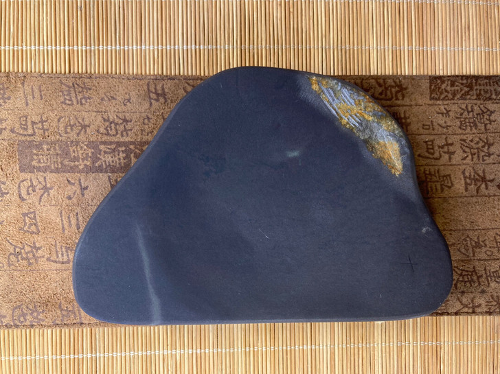 端砚。坑仔岩原石自己磨的，实用型砚台，随形...