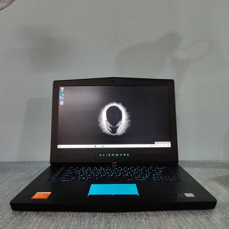 Alienware外星人 15 R4游戏笔...