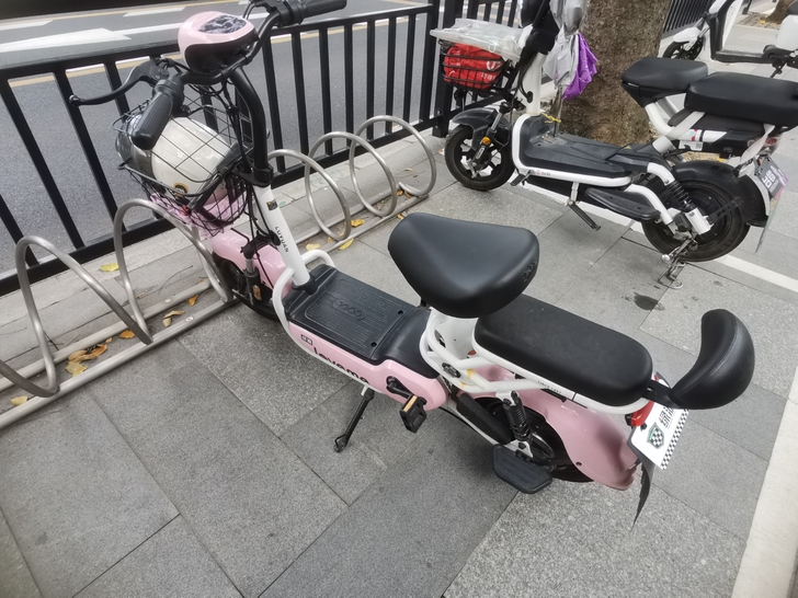 绿源小红豆电动车，去年12月底在香雪的实体...
