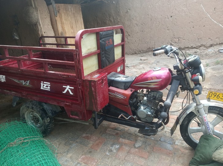 大运三轮摩托车