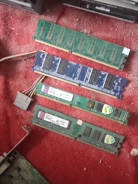 闲置的1333D3内存条，一个2g的