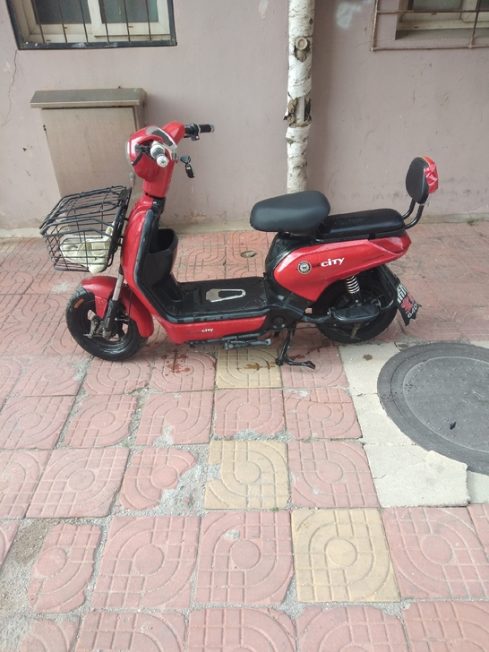 电动车，一年的新车，新日牌的大电瓶的，20...