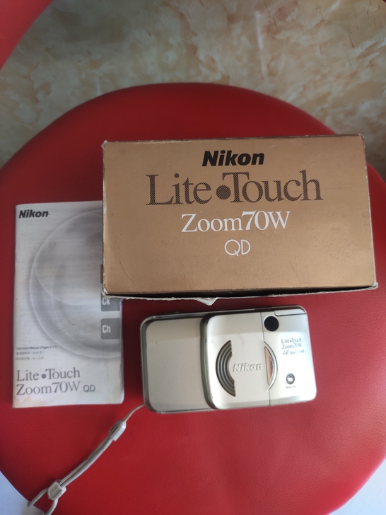尼康ZOOM70W相机，品相如图，功能正常...