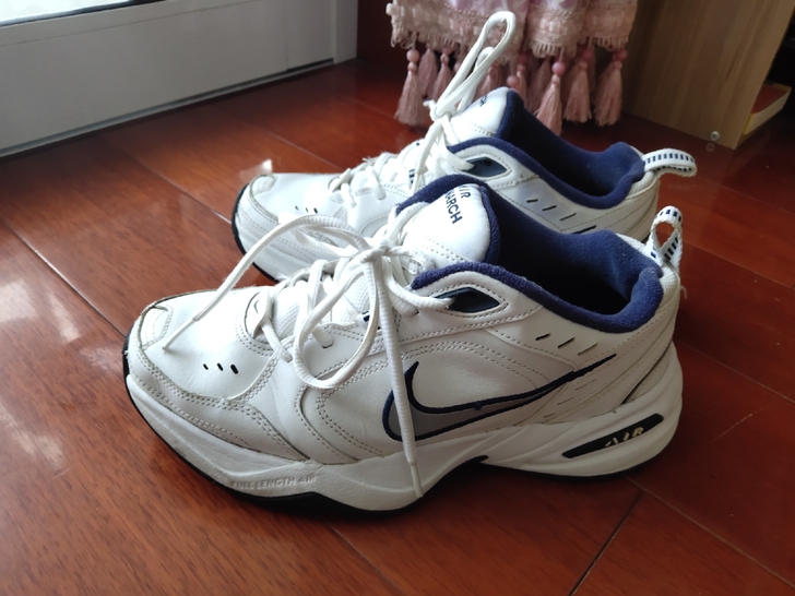 耐克女款运动老爹鞋 (40码)