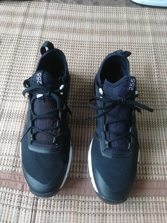 43码阿迪达斯二手男鞋 鞋子保证正品 无开...