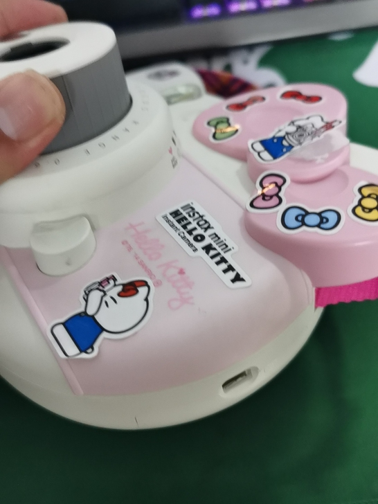 富士IN STAX拍立得 耳朵处有点擦伤，...