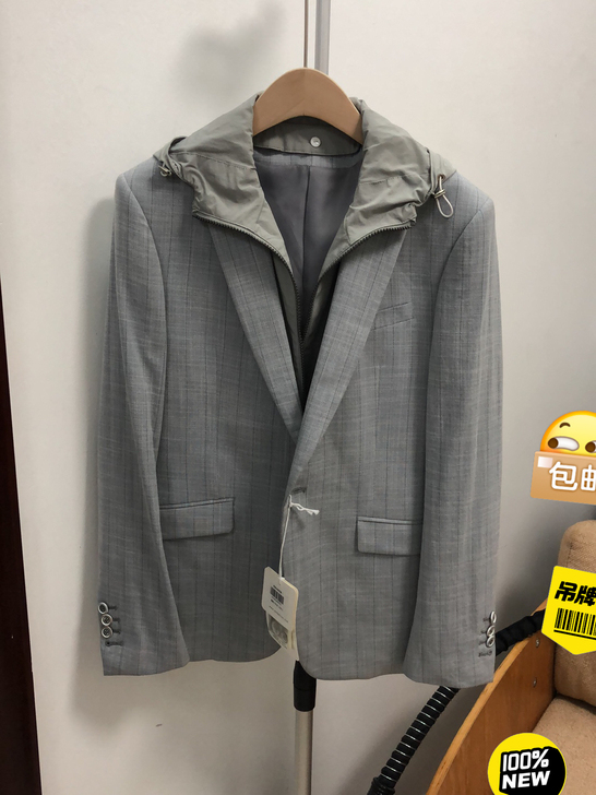 亏本处理！jdv灰色休闲西装！可脱卸帽子西...