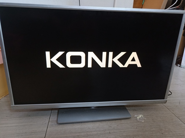 康佳液晶电视，32寸，带底座，无拆无修，颜...