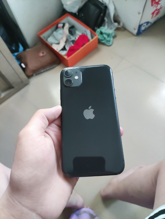 iPhone 11 国行64g