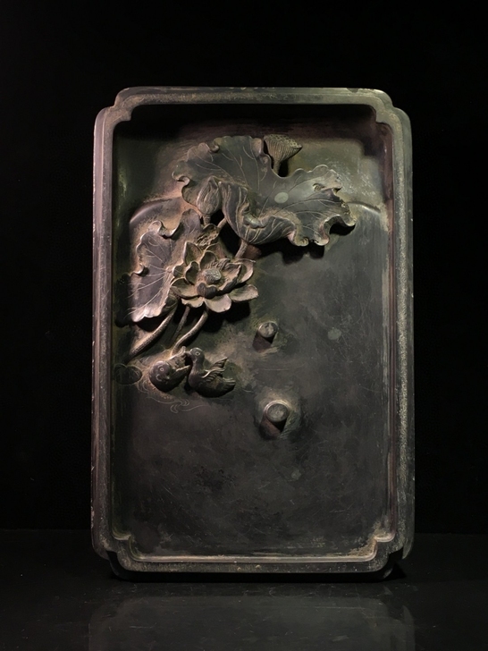 旧藏端砚 荷塘雅趣，石料大气规整，质地细腻...