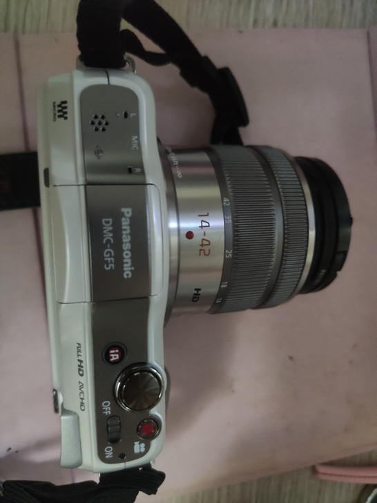 松下 GF5白色，刚到手，就收到朋友送的富...