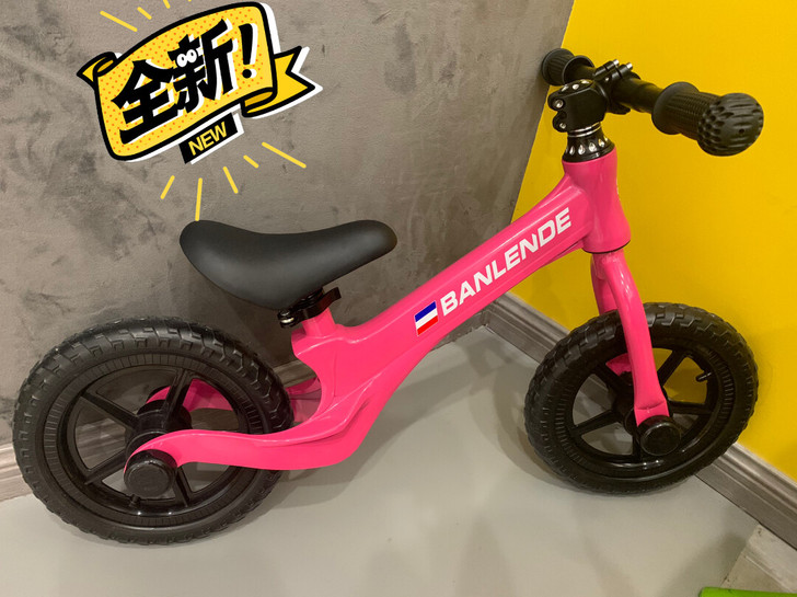 全新儿童平衡车，适合3岁到5岁左右的小朋友...
