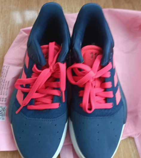 正品99新42号阿迪达斯鞋,没穿几次,不议...