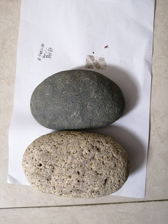 石镇纸，天然水冲原石，形状完美，大小正合适...