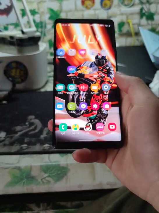 出一部手机，三星note9，虹膜识别，指纹...